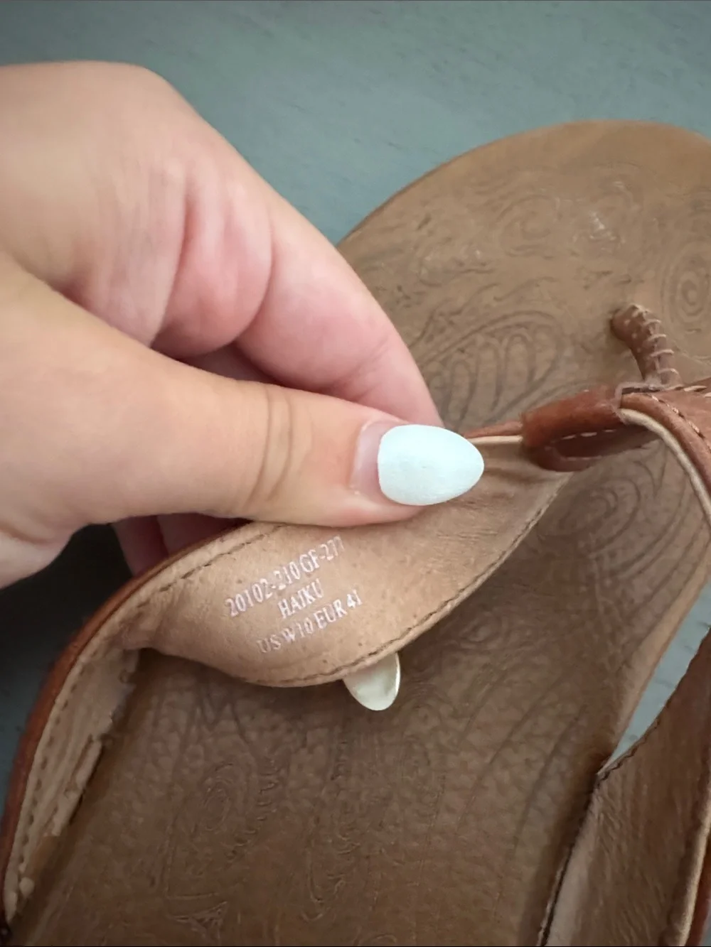 brown leather OluKai Honu women's sandals Women’s Size 10